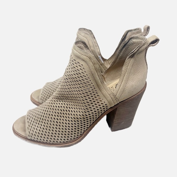 Vince Camuto Women's Kensa Peep Toe Ankle Bootie Perforated Tan Leather Size 11 - Picture 4 of 6